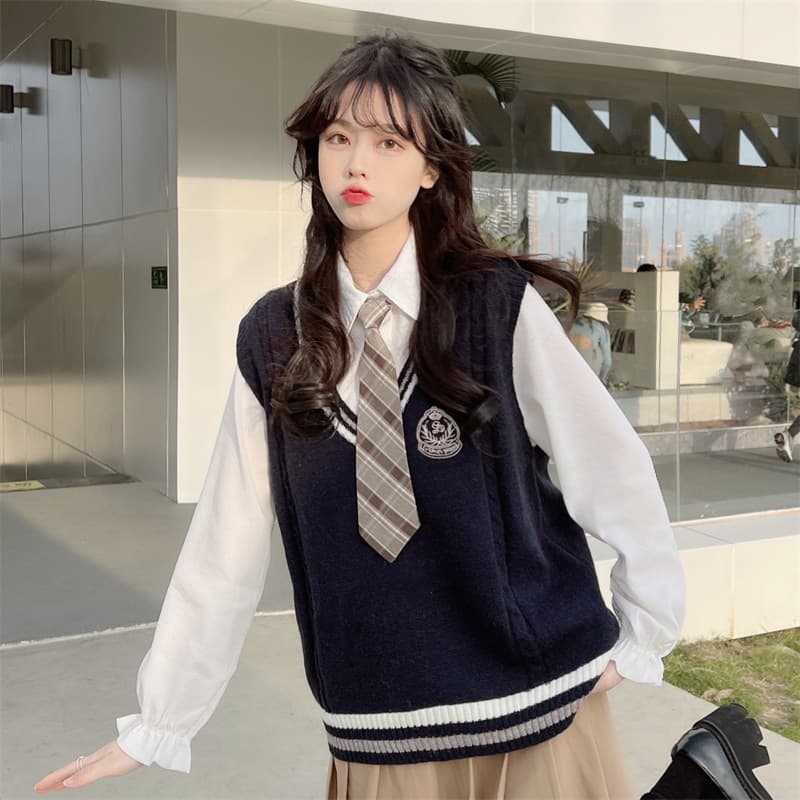ネイビーコーデ 学生風レトロジレ制服風ニット