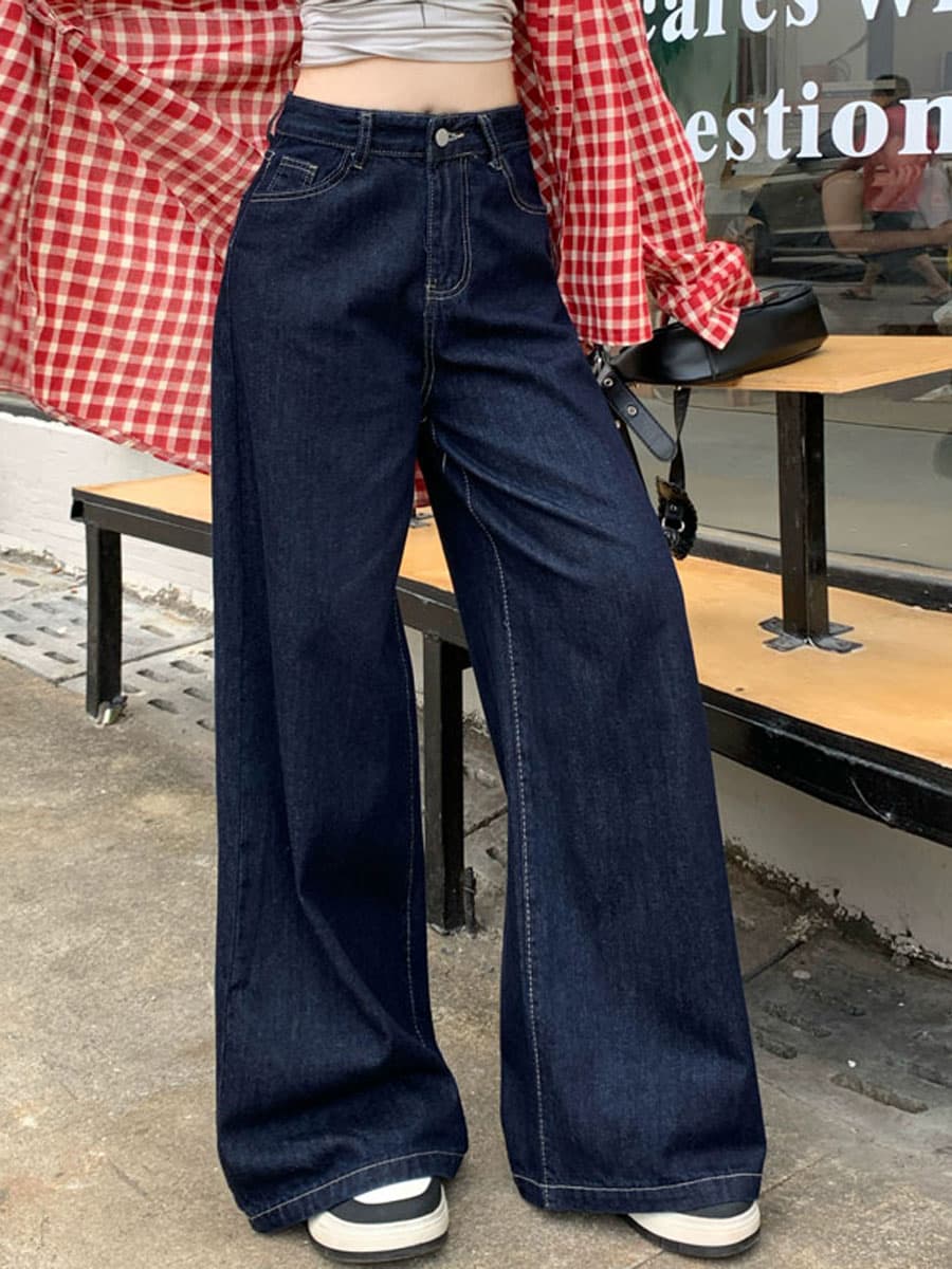 ネイビーコーデ ゆったりワイドデニムパンツ