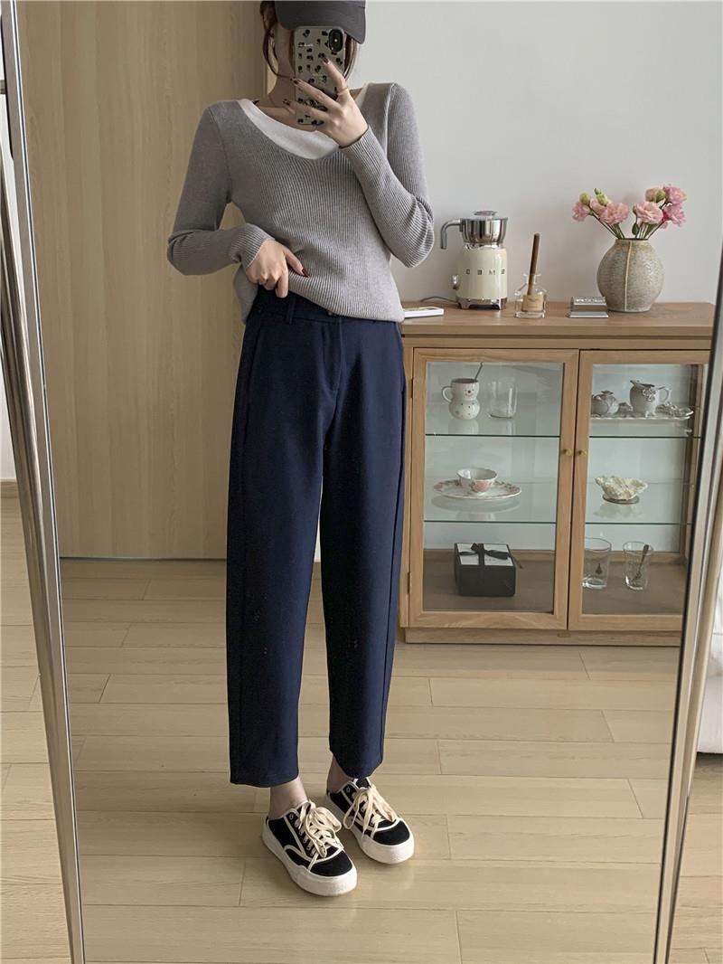 ネイビーコーデ ゆったりウエストタック パンツ