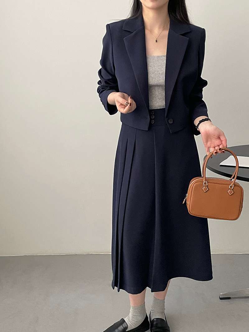 ネイビーコーデ プリーツスカートセットアップ