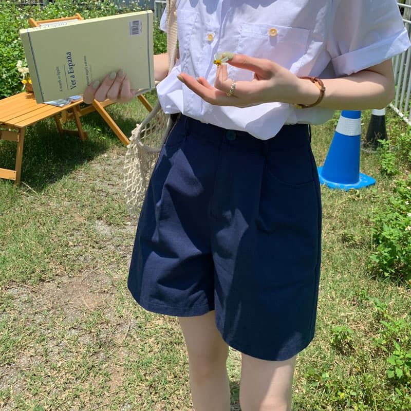 ネイビーコーデ 夏の風合い ふんわりゆったりショートパンツ