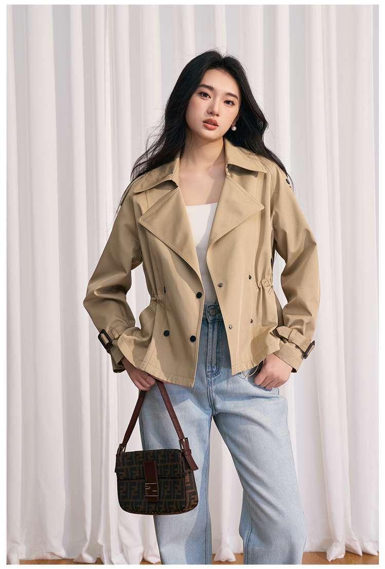 ネイビーコーデ すっきりシルエットクロップトレンチコート