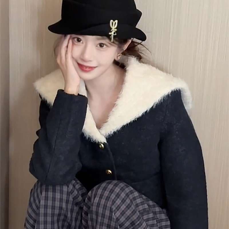 ネイビーコーデ モコモコ襟付きレトロジャケット