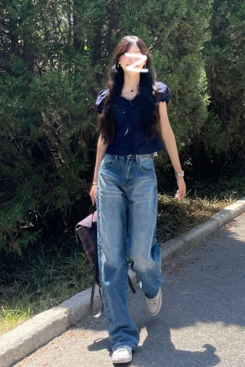 ネイビーコーデ パフスリーブリボンブラウス