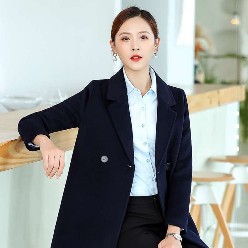 ネイビーコーデ 上質ウール仕立てのロング丈チェスターコート