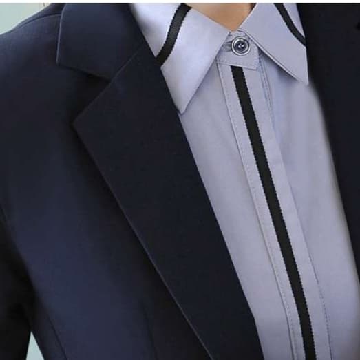 ネイビーコーデ 上質仕立ての暖かビジネスジャケット