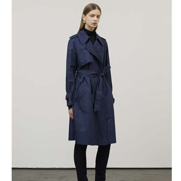 ネイビーコーデ クラシカル トレンチコート