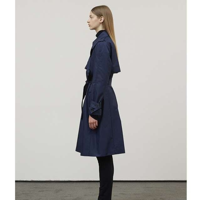 ネイビーコーデ クラシカル トレンチコート