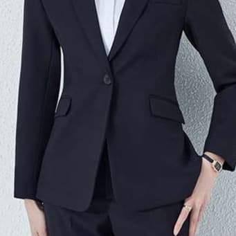 ネイビーコーデ 上質シルエット スタイリッシュパンツスーツ