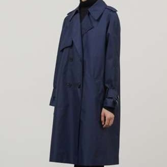 ネイビーコーデ クラシカル トレンチコート