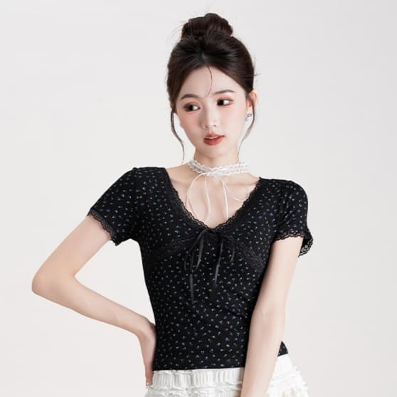 ネイビーコーデ 小花柄シフォン切替カットソー