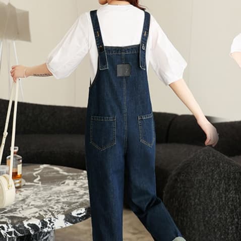 ネイビーコーデ ゆったりシルエットサロペットパンツ