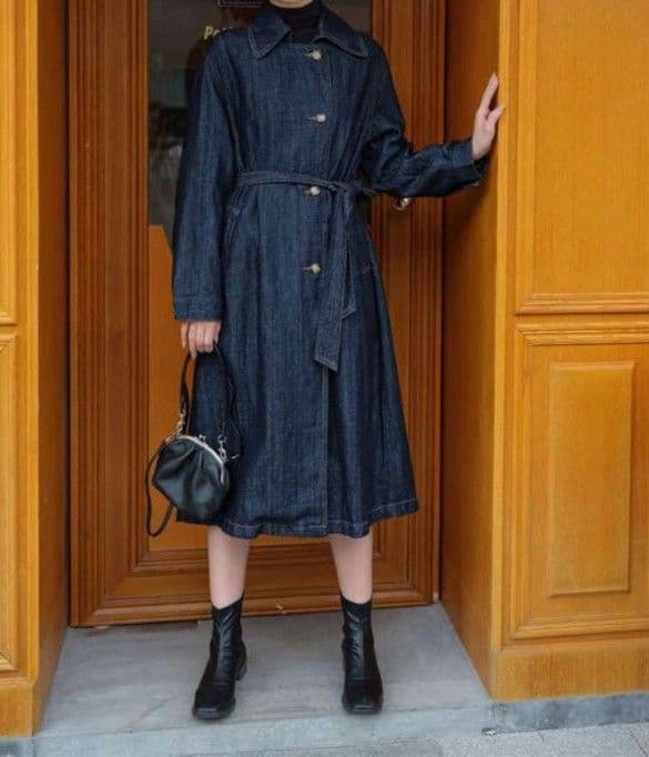 ネイビーコーデ すっきりシルエット デニム ロングコート