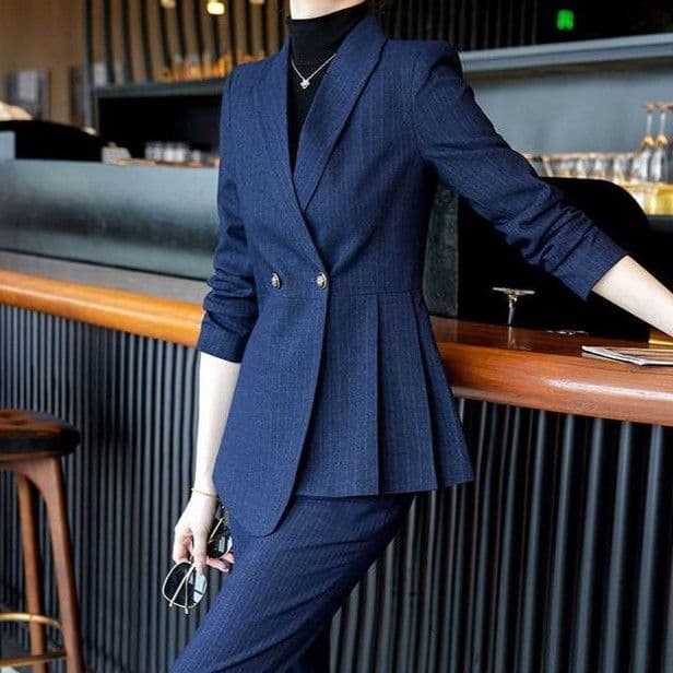 ネイビーコーデ 艶やかレディースベーシックセットアップ