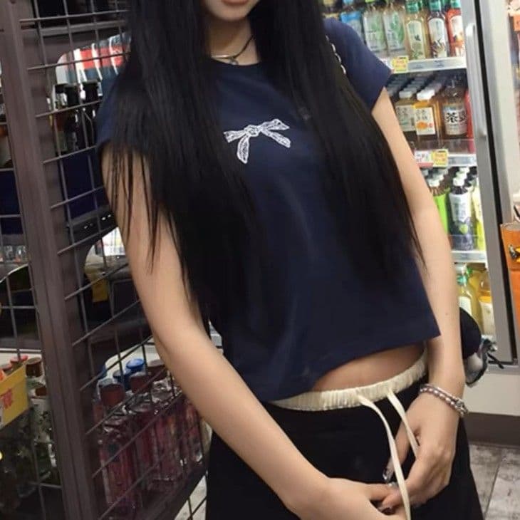 ネイビーコーデ リボンモチーフ ゆるふわトップス