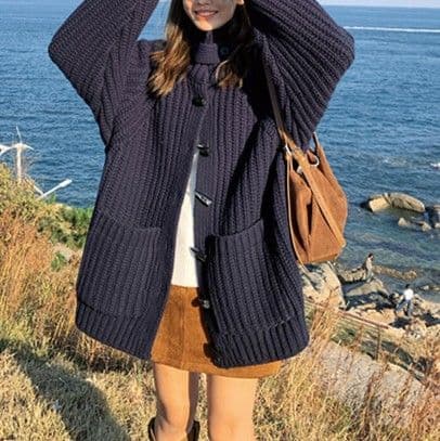 ネイビーコーデ ゆったりケーブル編みダッフルコート