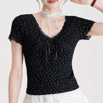 ネイビーコーデ 小花柄シフォン切替カットソー