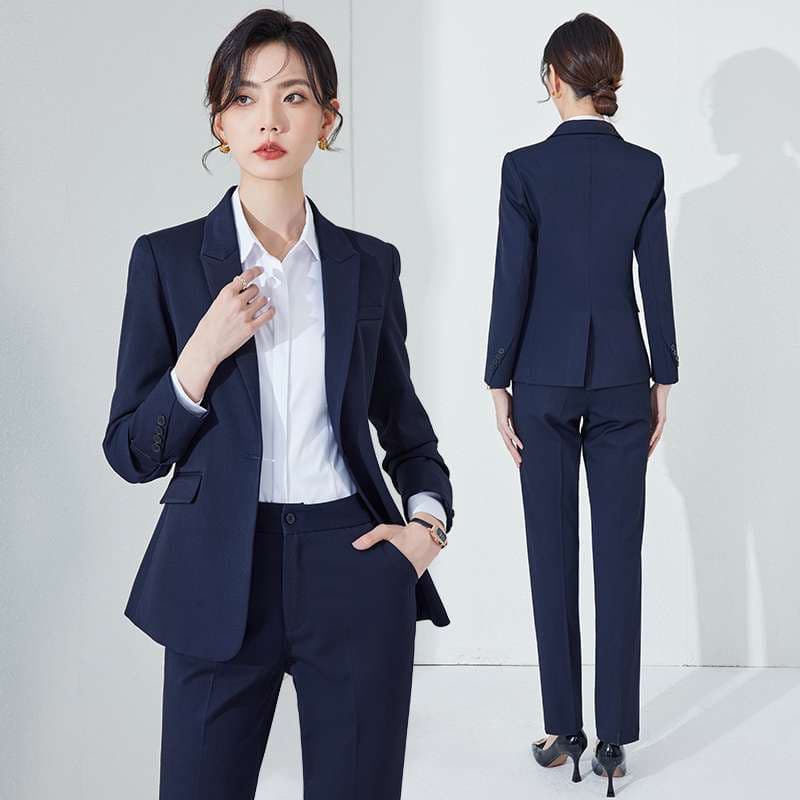 ネイビーコーデ 上質シルエット スタイリッシュパンツスーツ