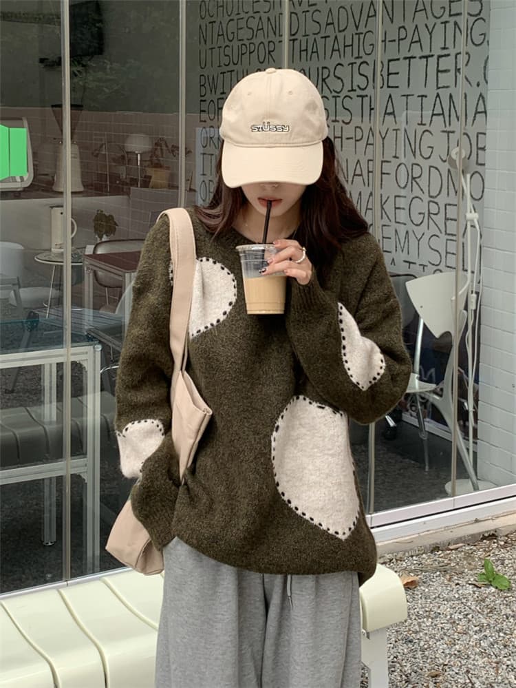 ネイビーコーデ 体型を選ばない暖か厚手長袖ニットトップス