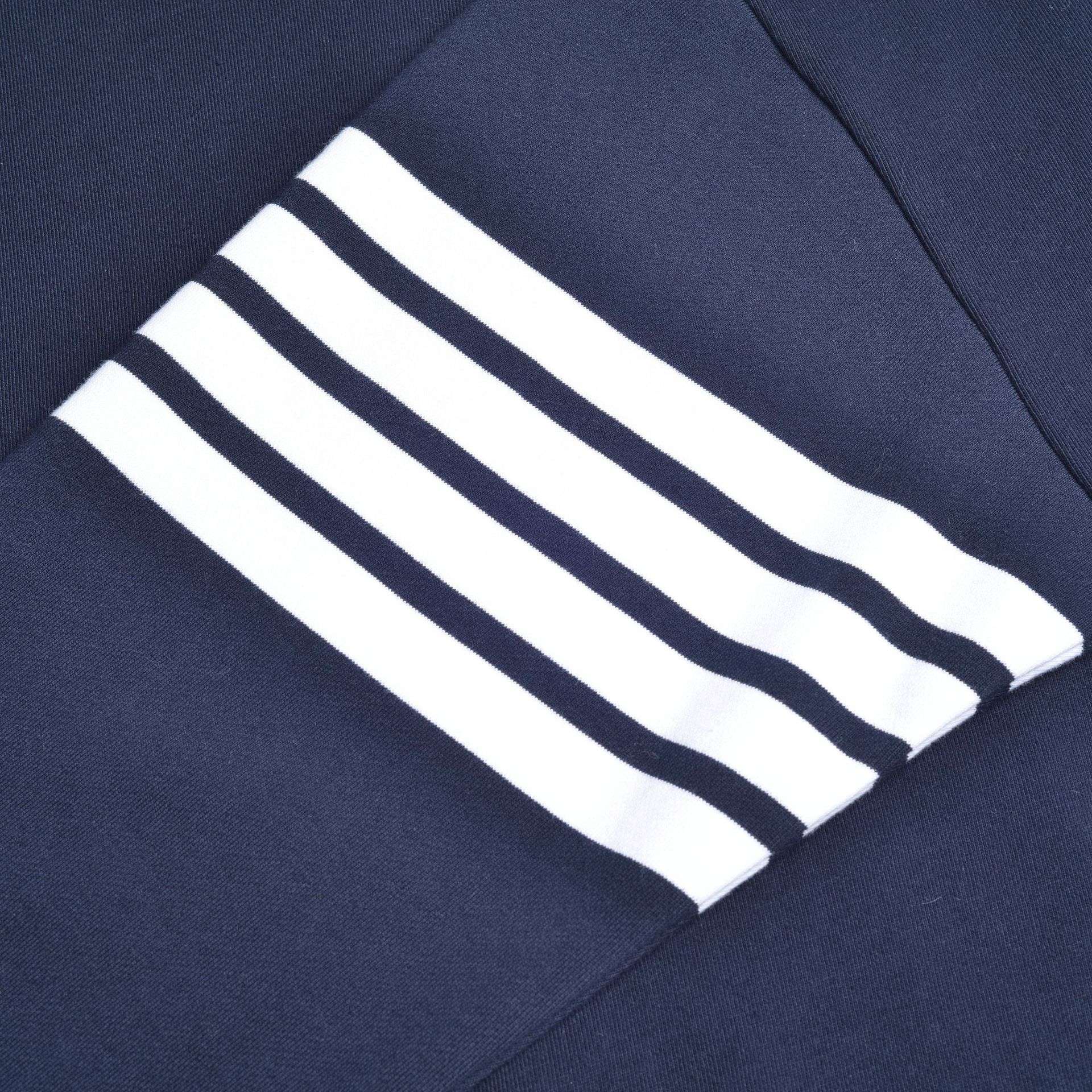 ネイビーコーデ シンプルラインスポーティートレーナー