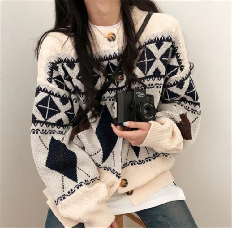 ネイビーコーデ 大人可愛い幾何学模様ニットカーディガン トップス