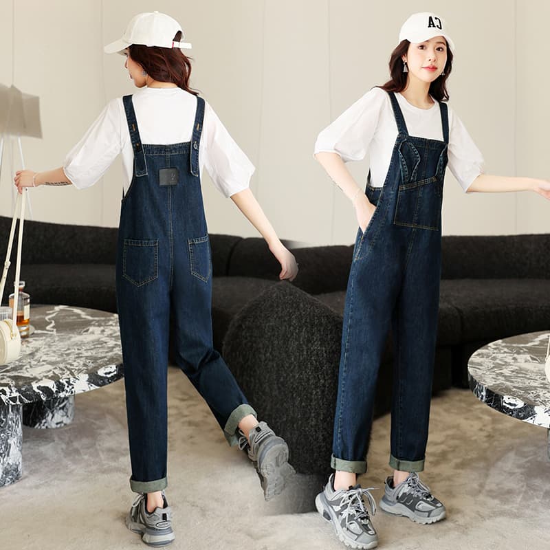 ネイビーコーデ ゆったりシルエットサロペットパンツ