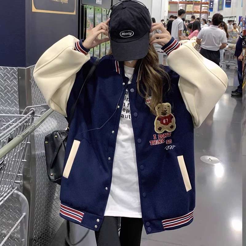 ネイビーコーデ もこもこクマ スタジャン