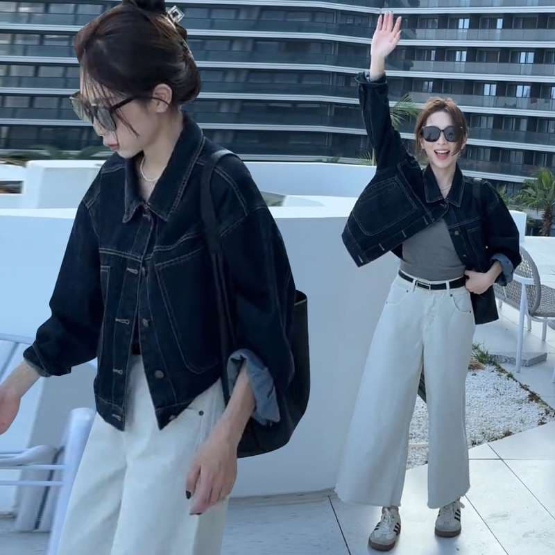 ネイビーコーデ トレンド感あふれるクロップドネイビーデニムジャケット
