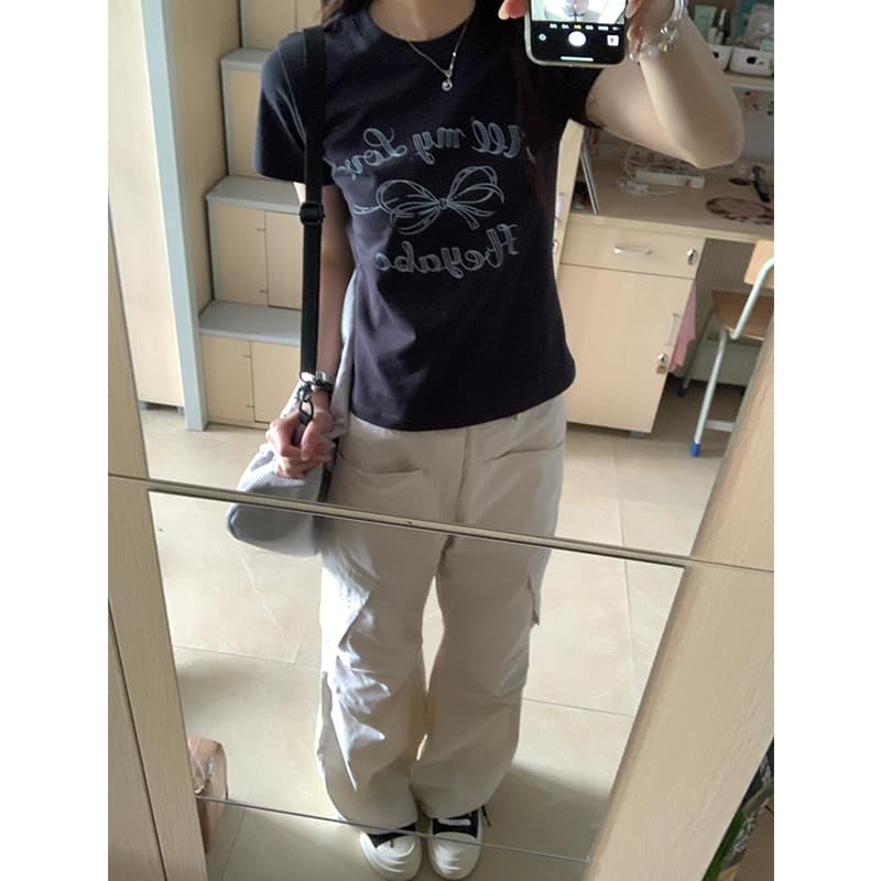 ネイビーコーデ リボン刺繍デザイン カジュアルTシャツ