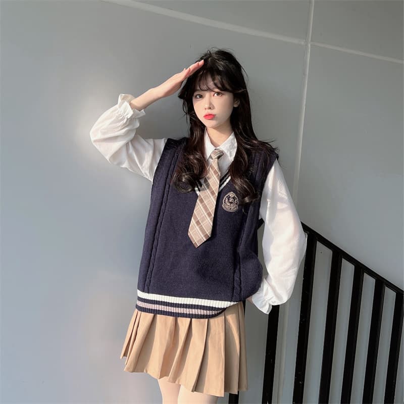 ネイビーコーデ 学生風レトロジレ制服風ニット