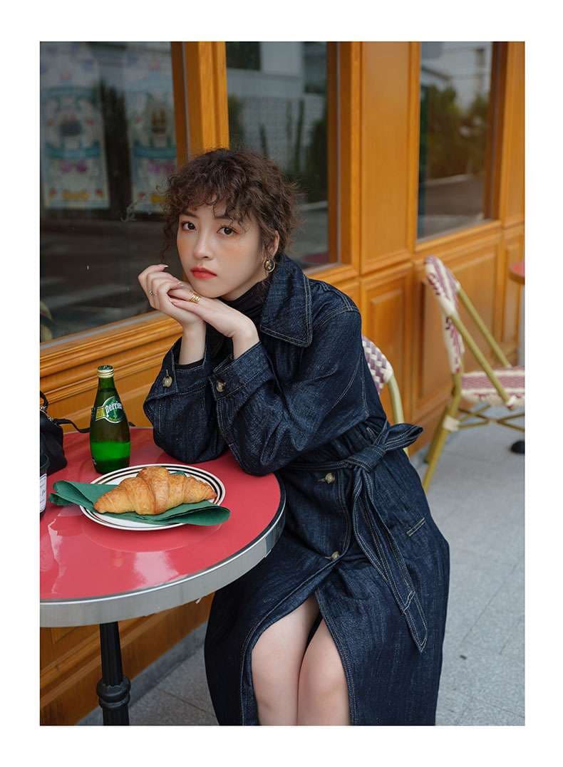 ネイビーコーデ すっきりシルエット デニム ロングコート