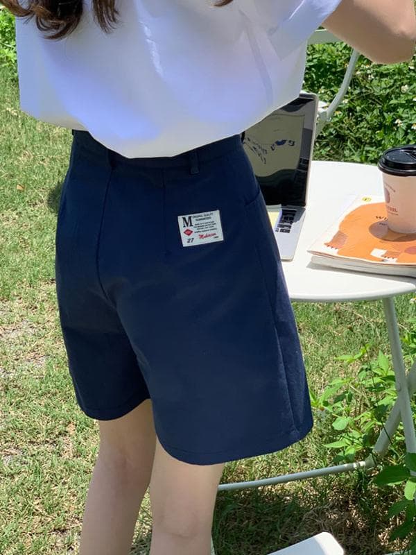 ネイビーコーデ 夏の風合い ふんわりゆったりショートパンツ
