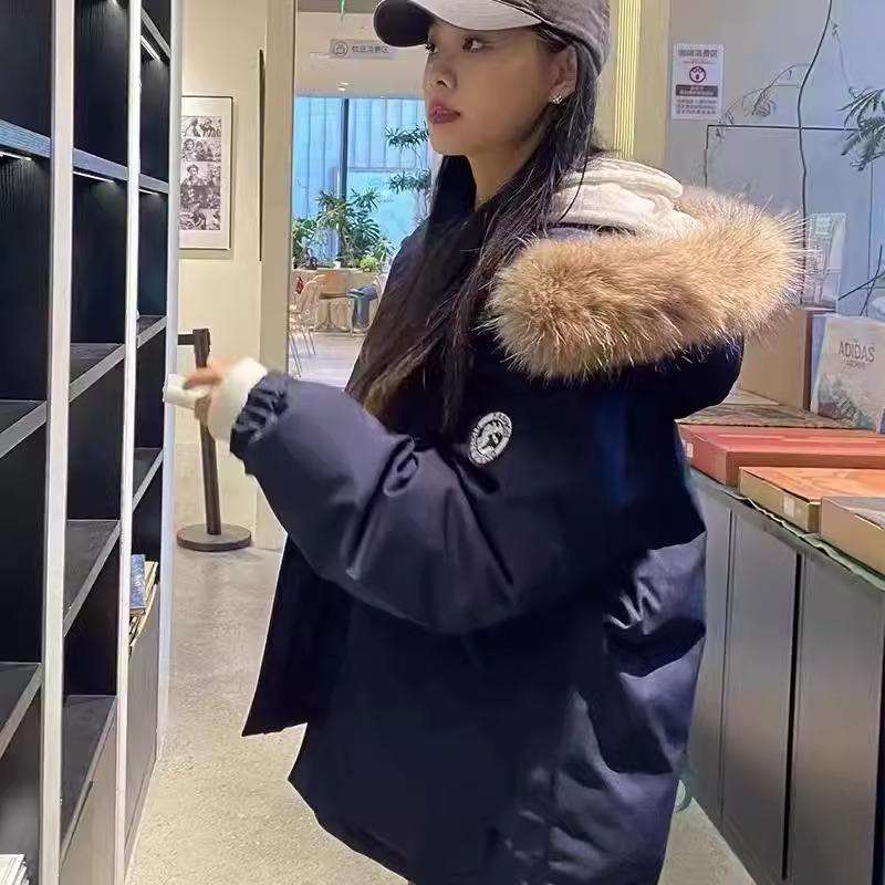 ネイビーコーデ ふわもこファーフード付きダウンジャケット