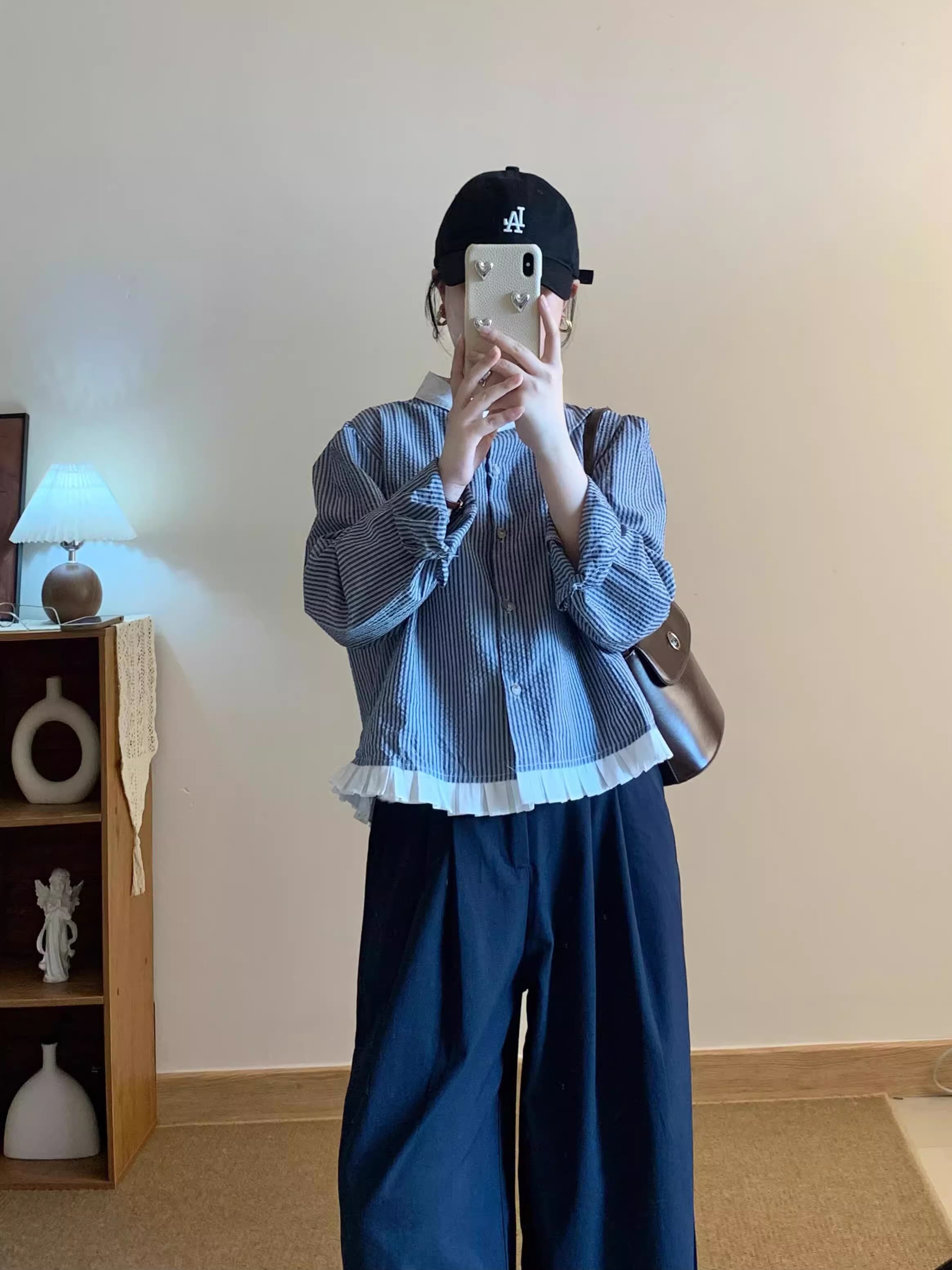 ネイビーコーデ ゆったりワイドロングパンツ