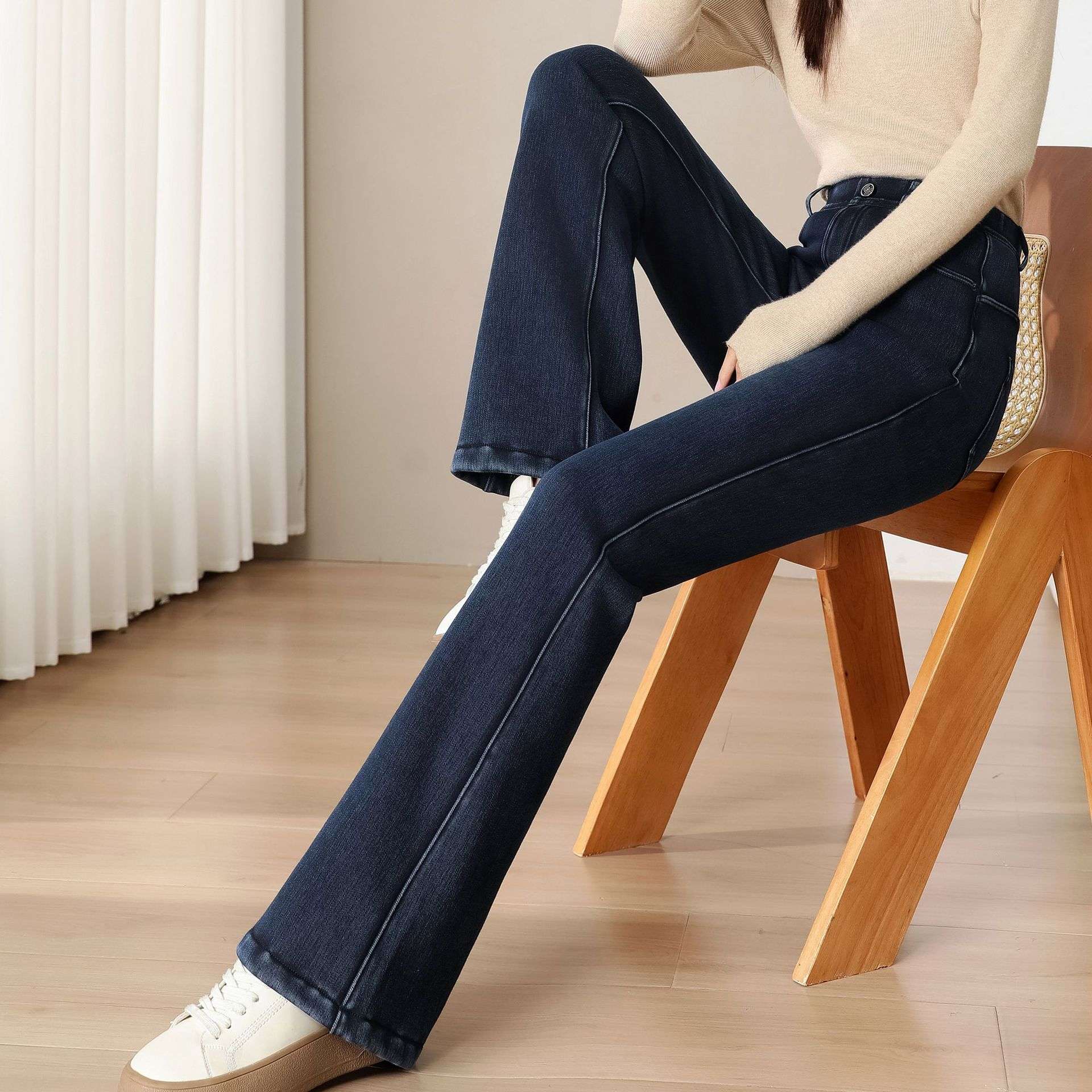 ネイビーコーデ 裏起毛フィット美脚パンツ