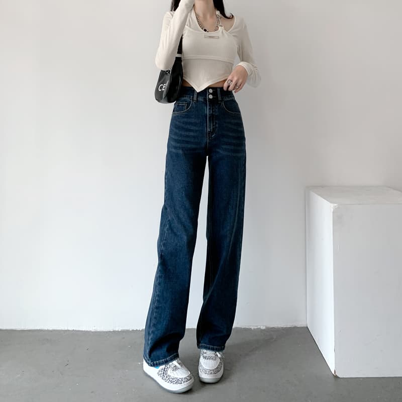 ネイビーコーデ ゆったりストレートデニムパンツ