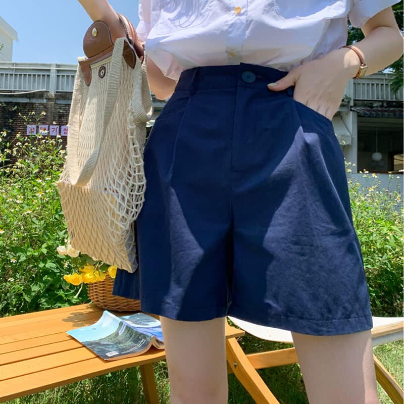 ネイビーコーデ 夏の風合い ふんわりゆったりショートパンツ