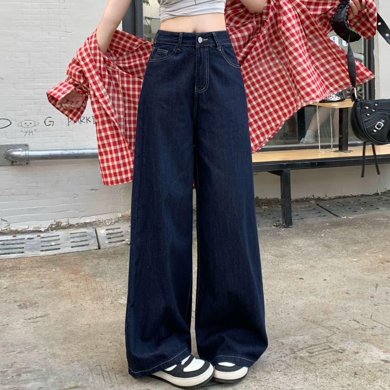 ネイビーコーデ ゆったりワイドデニムパンツ