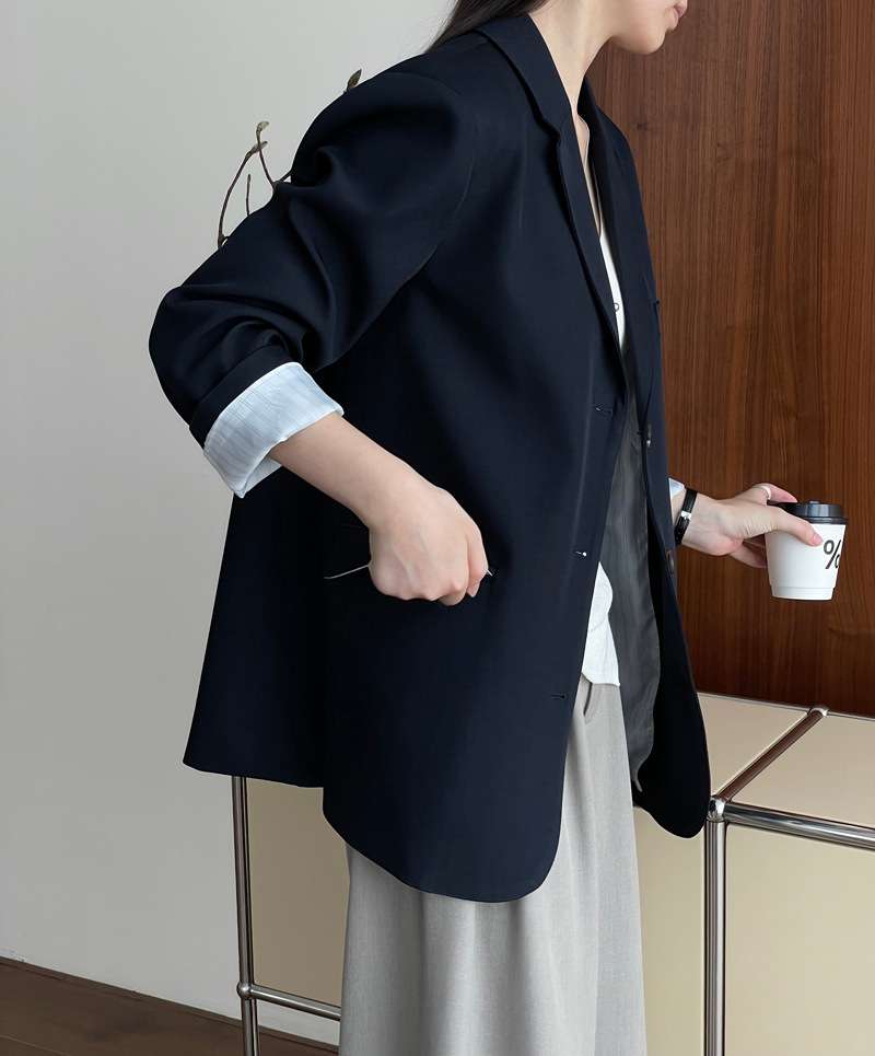 ネイビーコーデ オフィスカジュアル テーラードジャケット