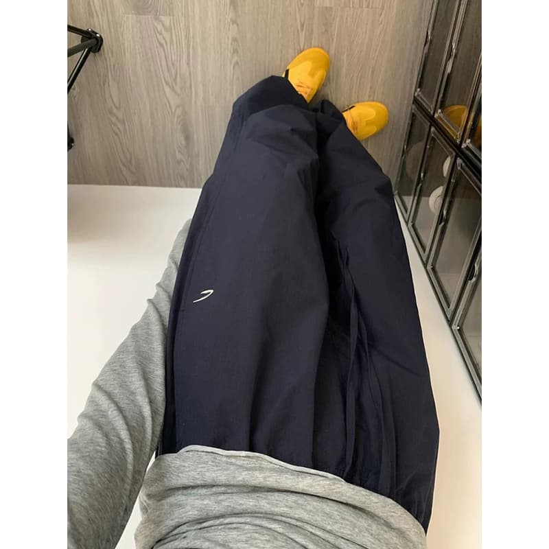ネイビーコーデ ゆったりワイドシルエットパンツ