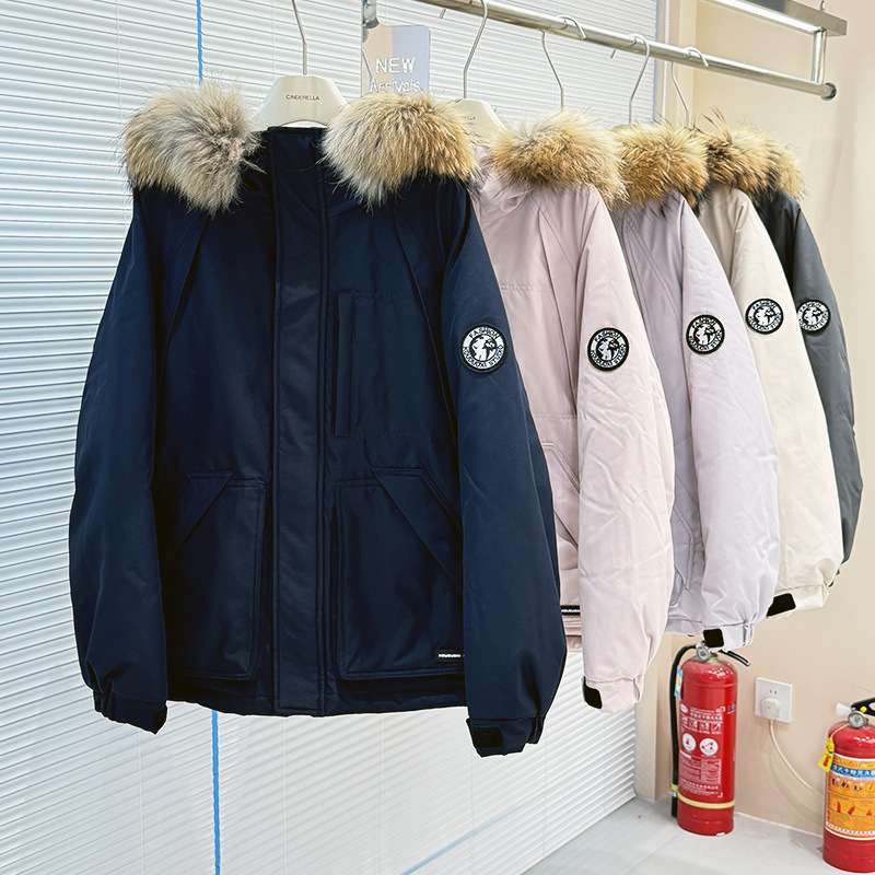 ネイビーコーデ ふわもこフード付きダウンジャケット