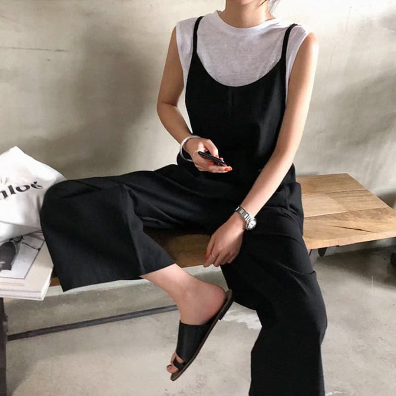 ネイビーコーデ シンプル大人ゆったりサロペット