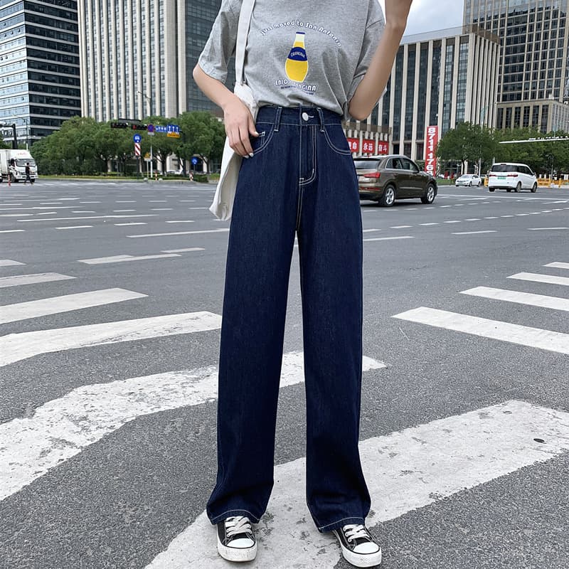 ネイビーコーデ ゆったりストレートデニムパンツ