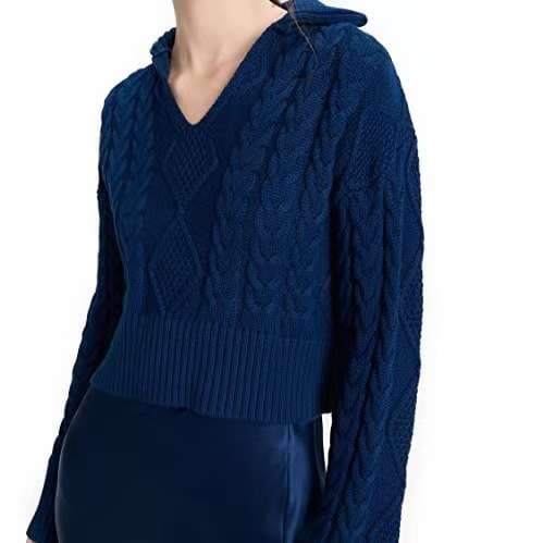 ネイビーコーデ 上質な冬の装いケーブル編みニット