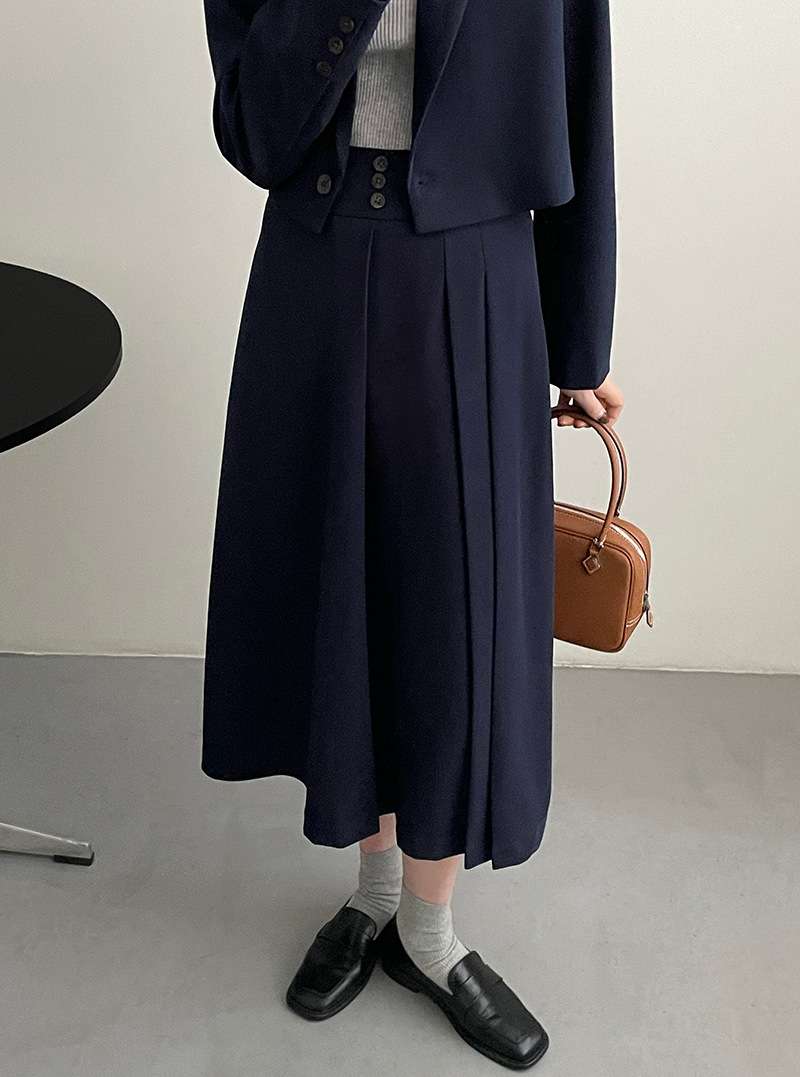 ネイビーコーデ プリーツスカートセットアップ