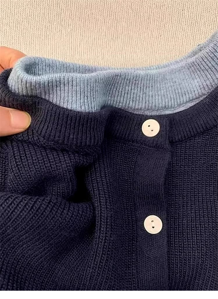 ネイビーコーデ 上品リブ編み釦付き長袖ニット