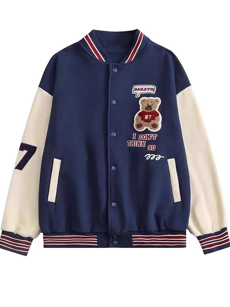 ネイビーコーデ もこもこクマ スタジャン