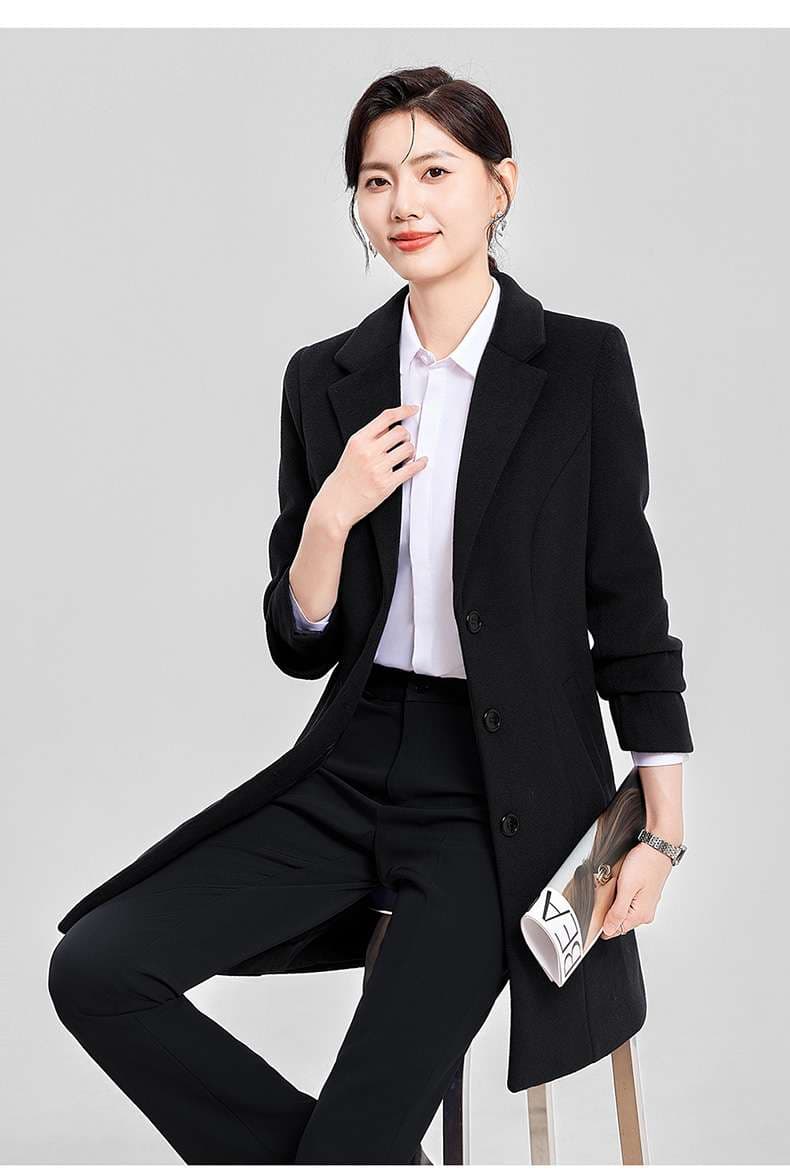 ネイビーコーデ 上品シンプル ロングコート