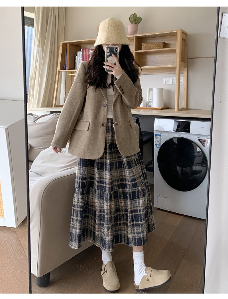ネイビーコーデ 格子柄ミディ丈ウール混フレアスカート