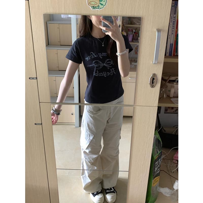 ネイビーコーデ リボン刺繍デザイン カジュアルTシャツ